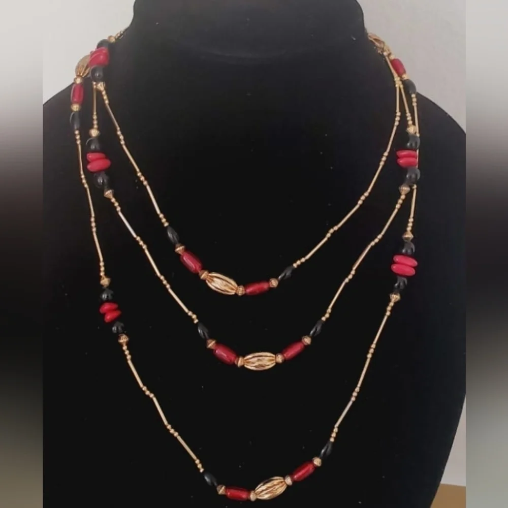 Multicolored 3 Strand Necklace.🌴